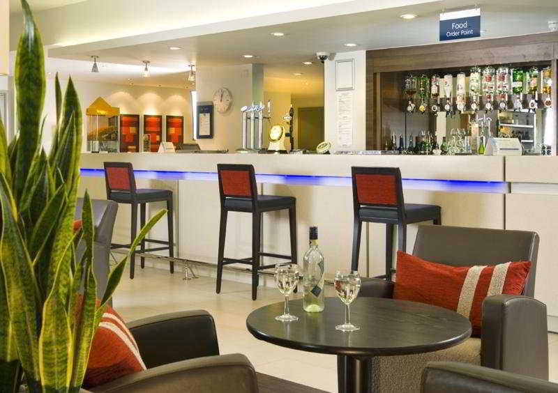 Holiday Inn Express London - Dartford By Ihg Restaurant photo